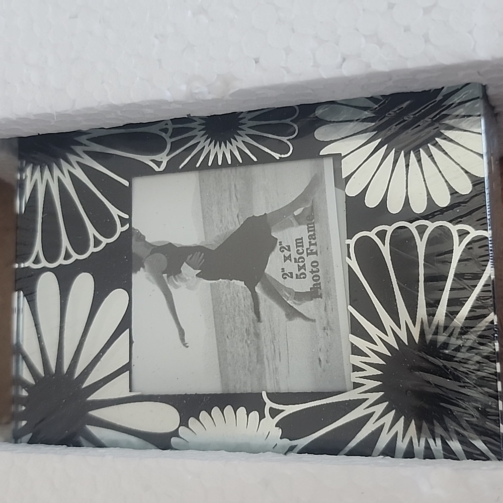 UMA 4 GLASS PHOTO COASTER SET WITH STAND NIB - Picture 5 of 7